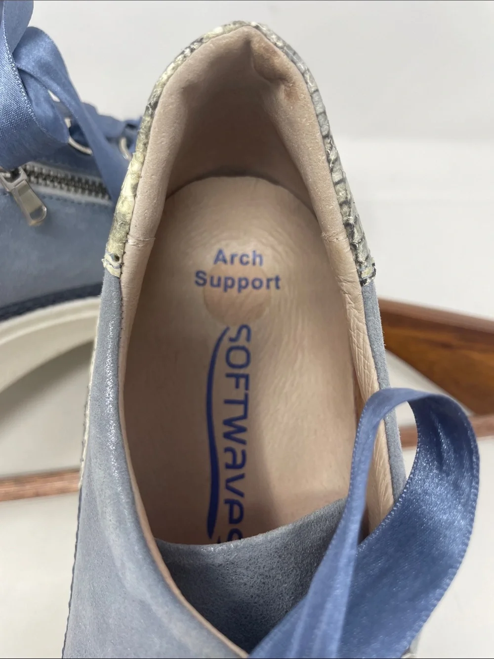 Softwaves Blue & Snakeskin Print Lace-Up Wedged Sneakers Size 9.5